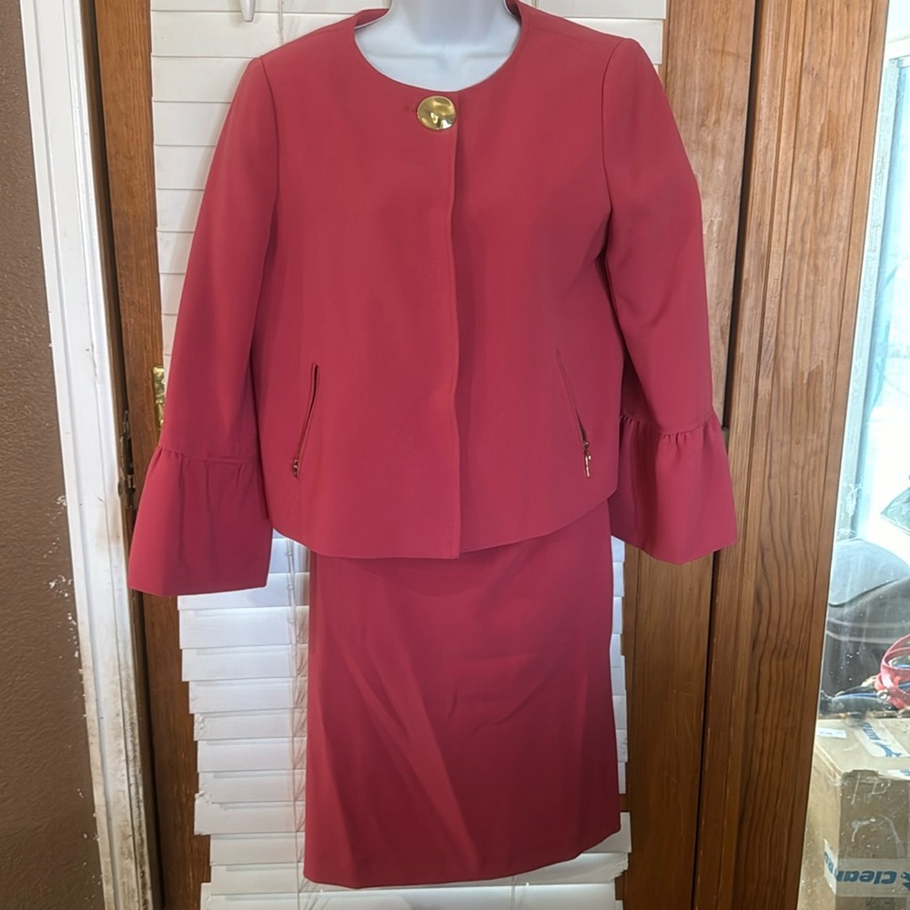 Tahari skirt and jacket size 8.